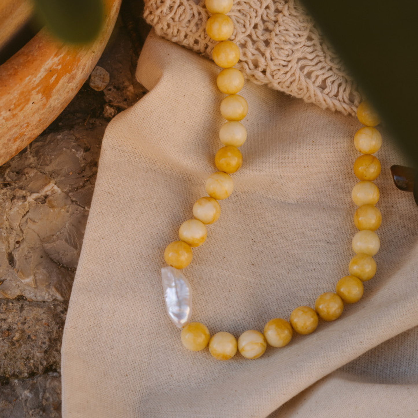 Collier de Perle et Billes Jaunes
